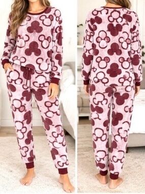 Disney Plus Size Mickey Mouse Fuzzy Pajama Set